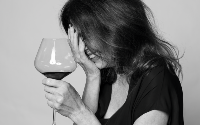 „Ich kann schon sehr gut mit mir alleine trinken“ – Iris Berben im Interview