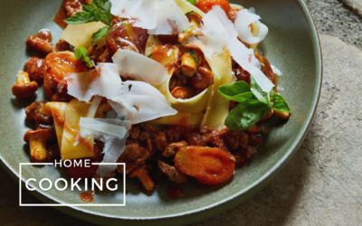 Handgeschnittene Bolognese vom Hirschkalb mit Pappardelle und Pfifferlingen von Viktoria Fuchs